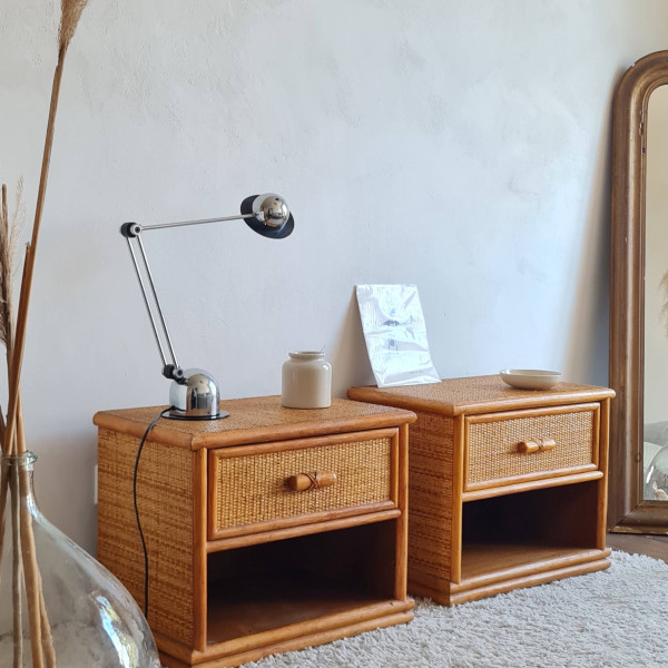 Paire de chevets en rotin circa années 70 - tables de nuit vintage
