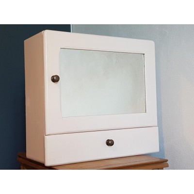 Armoire à pharmacie ancienne