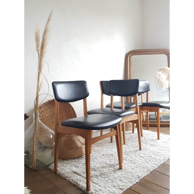 Suite de 4 chaises scandinaves années 60