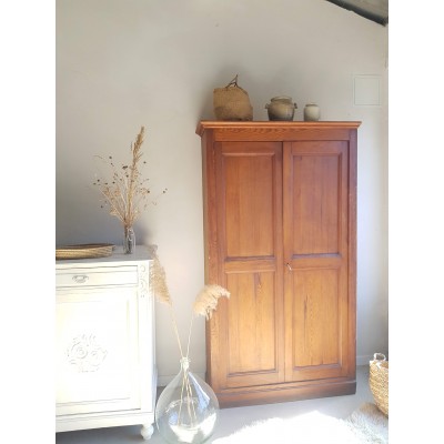 Armoire parisienne ancienne