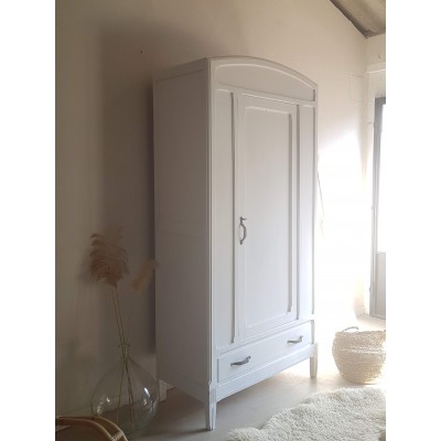 Armoire parisienne ancienne