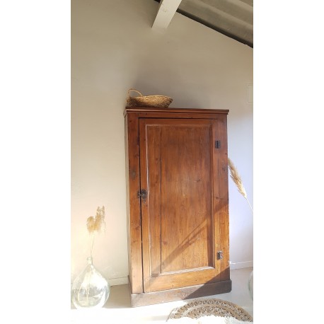 Armoire parisienne