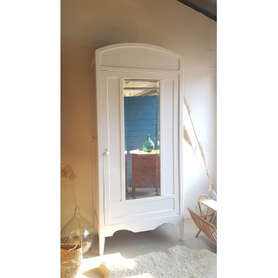 Armoire parisienne ancienne avec miroir