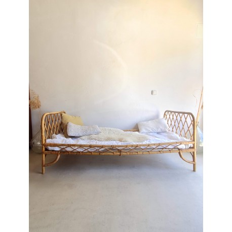 Banquette ou lit enfant en rotin vintage